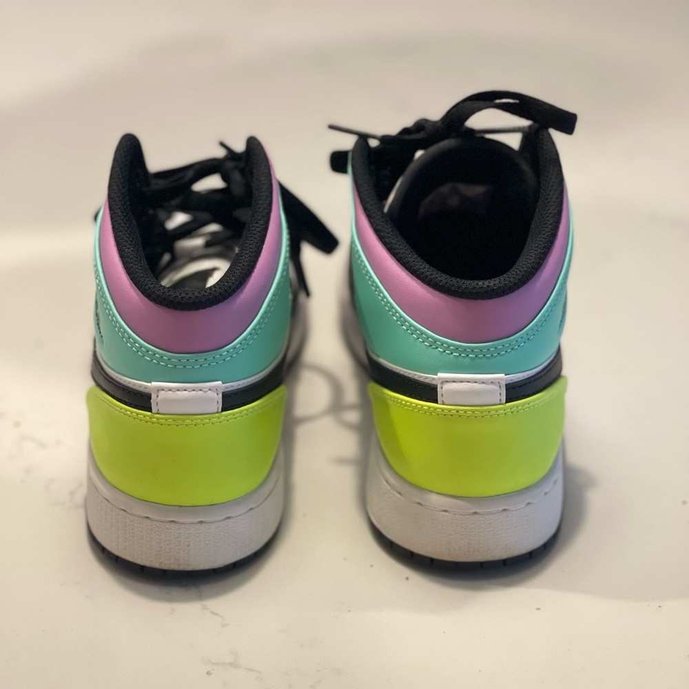 Nike Air Jordan Shoes - Picture 3 of 6